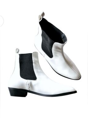 VOES & COMPANY Harlow Chelsea Boots (vegan, white) Women's Size 7